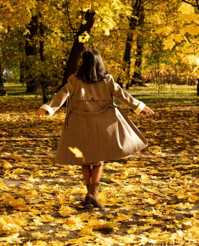 When your brain won’t stop racing, try this:⁠
🫁 4 deep breaths⁠
✍️ 2 minutes of journaling⁠
🚶‍♀️ 1 short walk⁠
Sometimes peace isn’t found, it’s created. 🌿⁠
⁠
#HealthyAmericanUSA #AnxietyRelief #Mindfulness