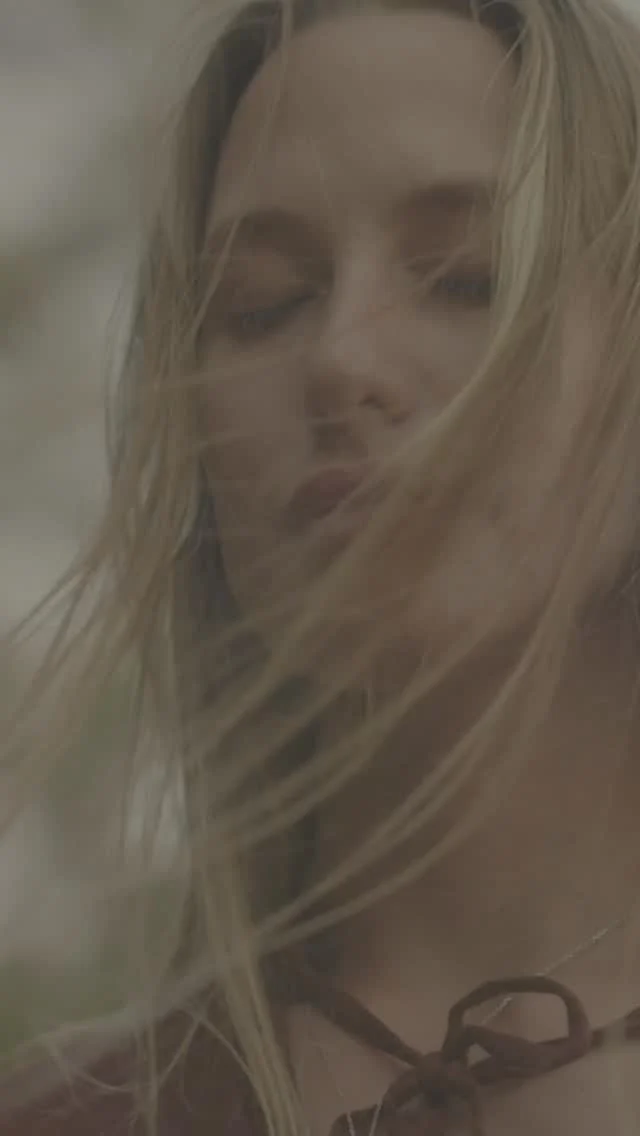 Okay, I’m just going to say it: a lot of us were raised to believe we have to suffer first before we’re allowed to rest.⁠
Finish the list. Do one more task. Push through the exhaustion. “Earning downtime” like it’s some kind of prize.⁠
⁠
But that is not how a human nervous system works.⁠
Your body needs breaks before it hits the wall.⁠
Your brain needs pauses before it melts down.⁠
Rest isn’t something you unlock by grinding harder. It’s literally how you stay functional.⁠
⁠
So if you’re tired?⁠
You’re allowed to stretch.⁠
You’re allowed to close your eyes.⁠
You’re allowed to say, “I need 20 minutes.”⁠
No apology required.⁠
⁠
You don’t need to wait for burnout to take a breath.⁠
You don’t have to justify tiredness to anyone.⁠
And you definitely don’t need to earn basic care.⁠
⁠
💛 Tell me something you’re doing this week just for rest.