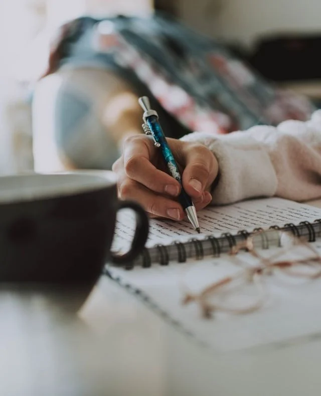 You know that quiet thought in the back of your mind?⁠
⁠
“I should probably deal with this.”⁠
⁠
Maybe it’s a health appointment you keep putting off, paperwork you haven’t opened, or a conversation you’re avoiding. These things might seem small and not urgent, but they never really leave you alone.⁠
⁠
That’s quiet stress.⁠
⁠
It doesn’t shout for your attention. Instead, it lingers in the background and, over time, quietly drains more of your energy than you might notice.⁠
⁠
Avoiding something doesn’t mean you’re lazy or irresponsible. It often just means you have more on your plate than you can handle right now. Sometimes, simply noticing that weight is the first step to feeling better.⁠
⁠
You don’t have to solve everything today, but you also don’t need to act like it isn’t hard.⁠
⁠
📖 Read: The Hidden Stress of What You’re Avoiding⁠
🔗 Link in bio⁠
⁠
If this resonates, you’re not alone. 💙⁠
#HealthyAmericanUSA